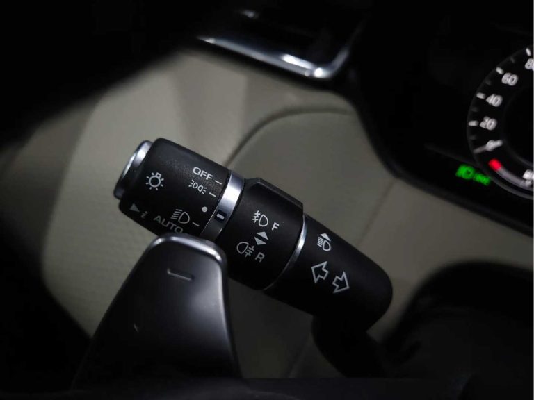 Land Rover Range Rover Velar 2.0 D R-Dynamic S (28)