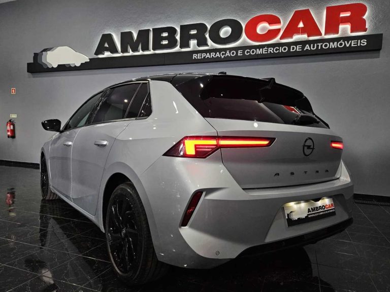 Opel Astra 1.2 T GS Aut (3)