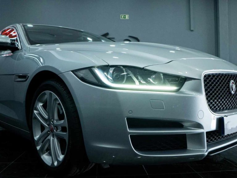 Jaguar XE 2.0 D R-Sport Aut (1)