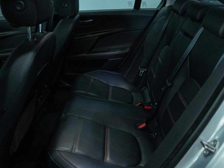Jaguar XE 2.0 D R-Sport Aut (11)