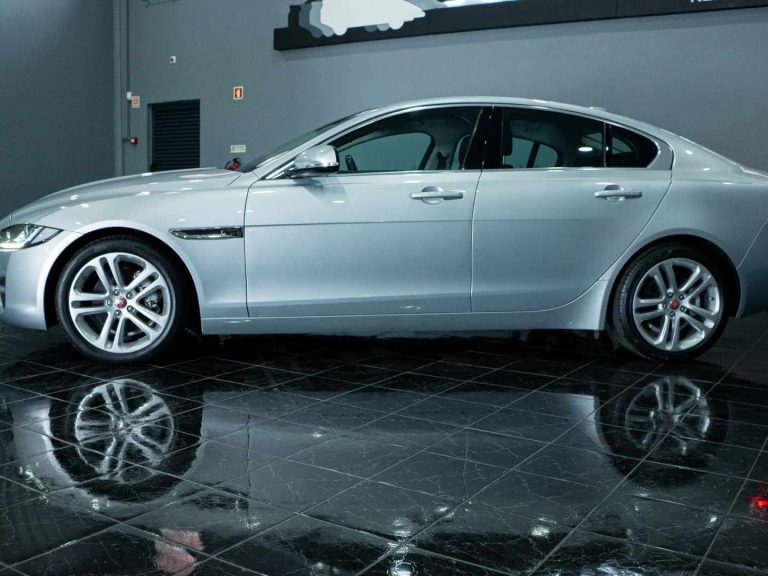 Jaguar XE 2.0 D R-Sport Aut (4)