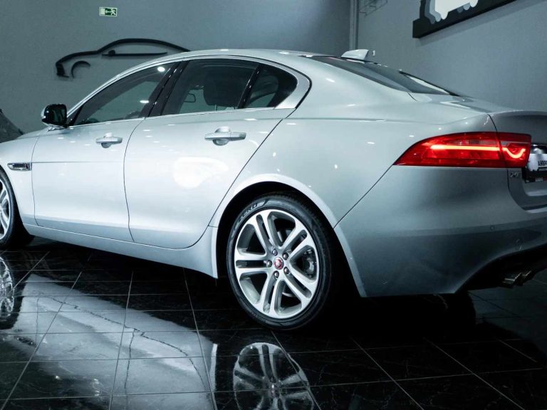 Jaguar XE 2.0 D R-Sport Aut (6)