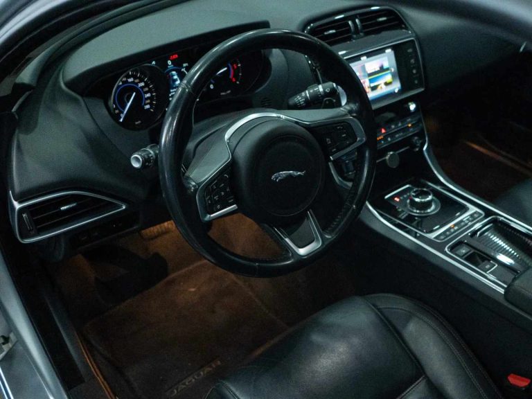 Jaguar XE 2.0 D R-Sport Aut (7)