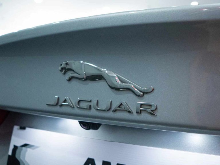 Jaguar XE 2.0 D R-Sport Aut (9)