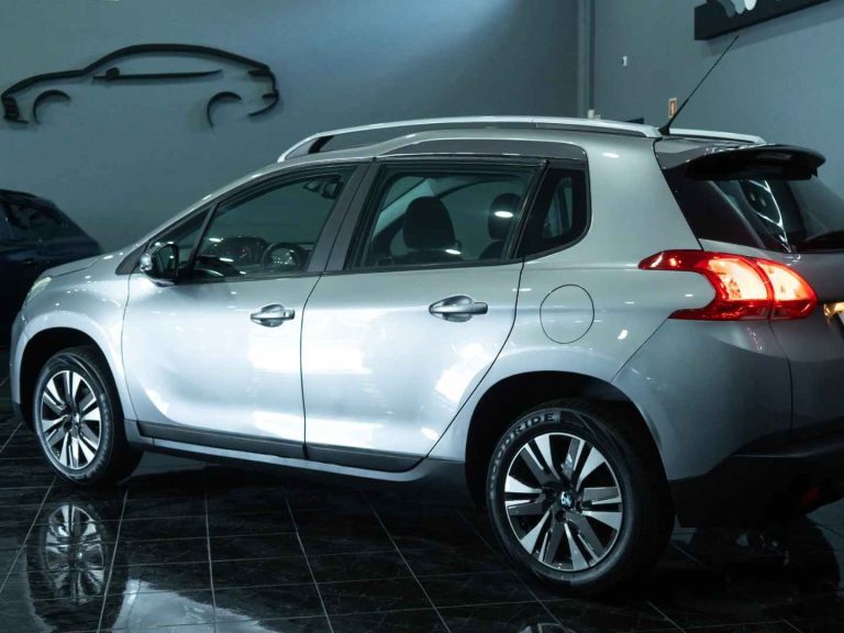 Peugeot 2008 1.2 PureTech Allure (2)