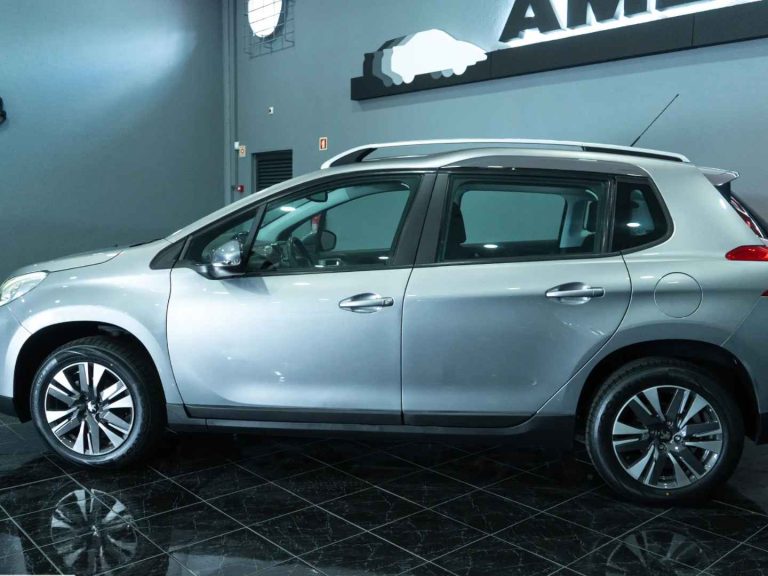 Peugeot 2008 1.2 PureTech Allure (4)