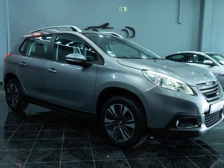 Peugeot 2008 1.2 PureTech Allure (5)