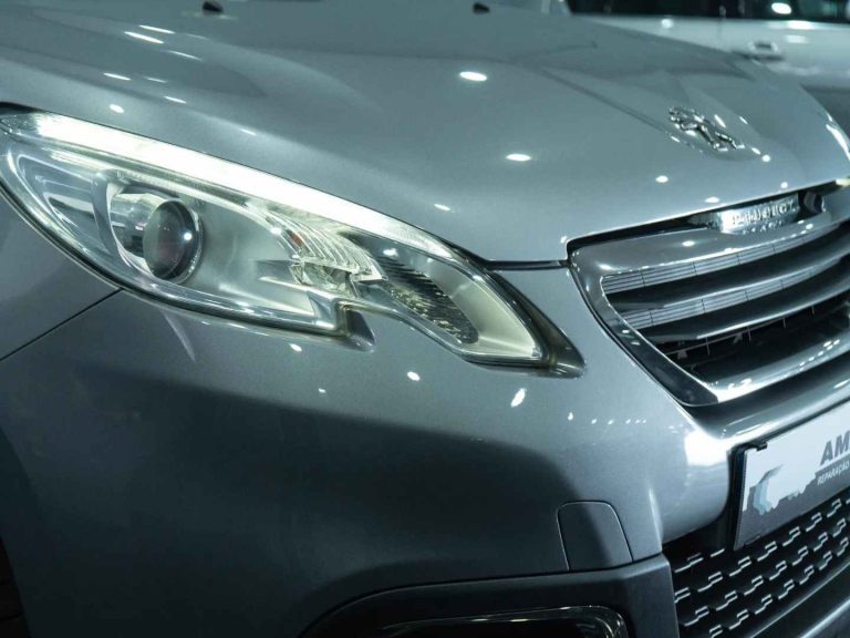 Peugeot 2008 1.2 PureTech Allure (6)