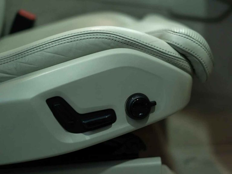 Volvo XC 90 2.0 D4 Inscription (3)