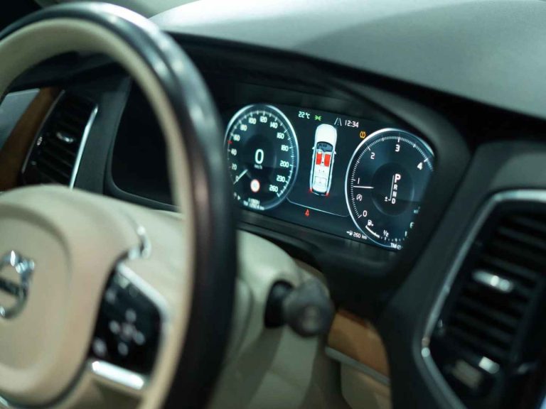 Volvo XC 90 2.0 D4 Inscription (7)