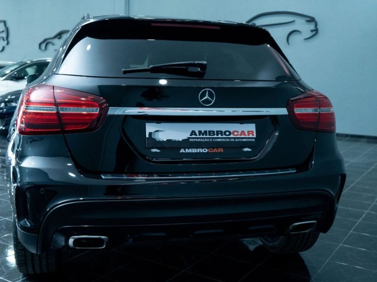 Mercedes-Benz GLA 180 7G-DCT AMG Line 2 (3)