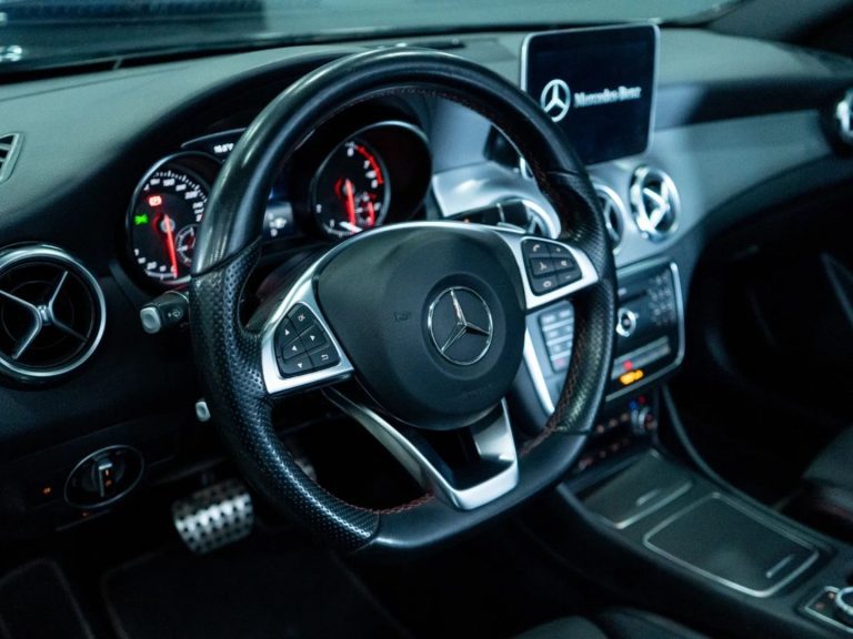 Mercedes-Benz GLA 180 7G-DCT AMG Line 2 (5)