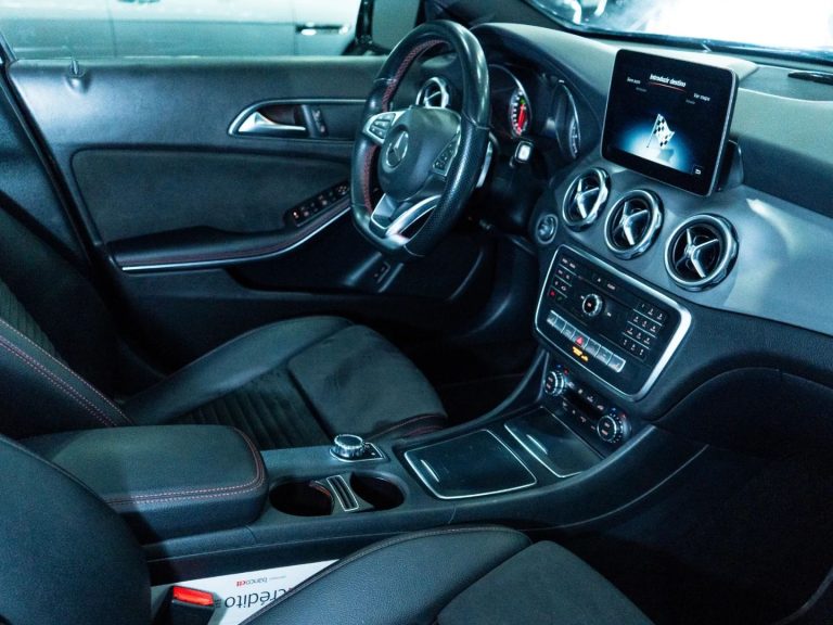 Mercedes-Benz GLA 180 7G-DCT AMG Line 2 (6)