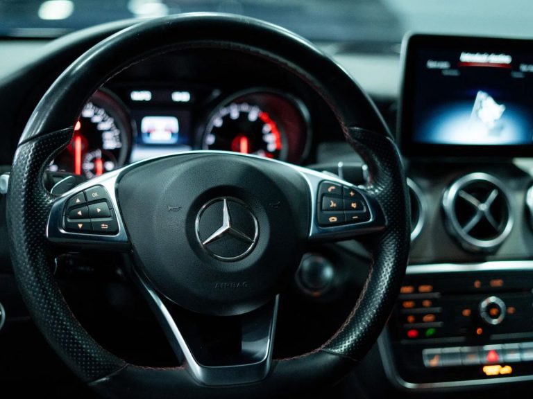 Mercedes-Benz GLA 180 7G-DCT AMG Line 2 (7)