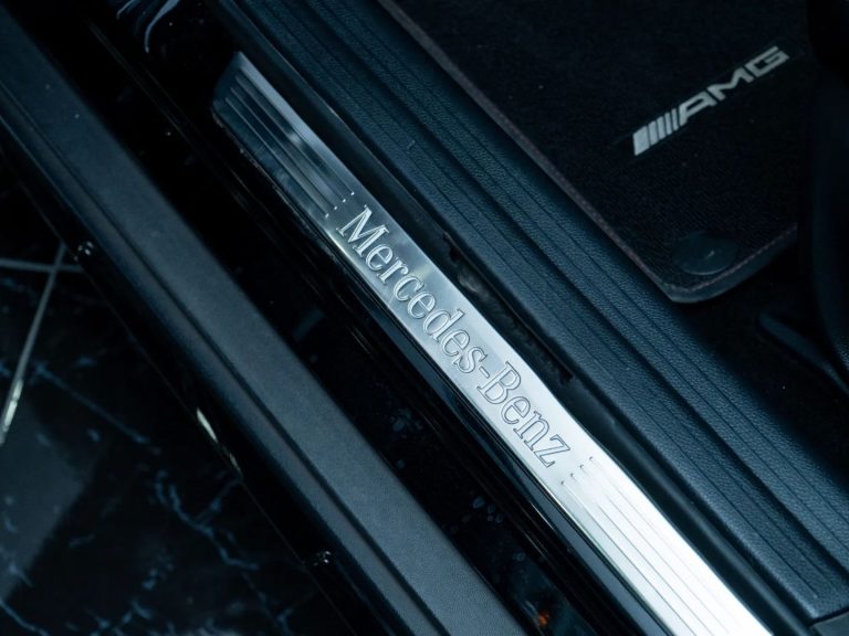Mercedes-Benz GLA 180 7G-DCT AMG Line 2 (9)