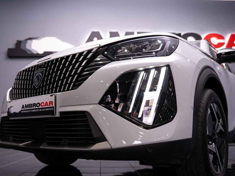 Peugeot 2008 PureTech 100 Allure Branco (11)