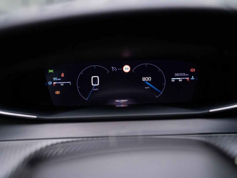 Peugeot 2008 PureTech 100 Allure Branco (2)