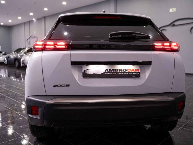 Peugeot 2008 PureTech 100 Allure Branco (21)