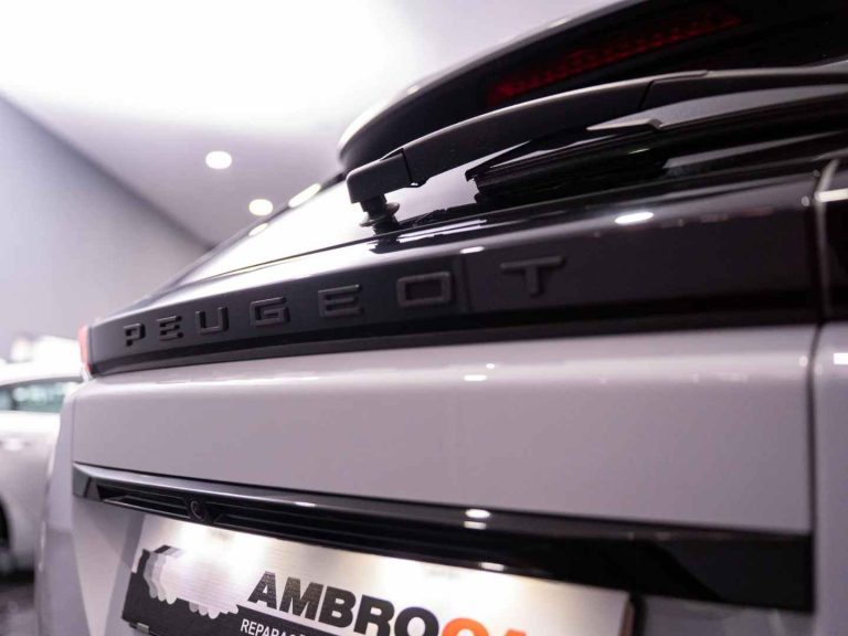 Peugeot 2008 PureTech 100 Allure Branco (22)