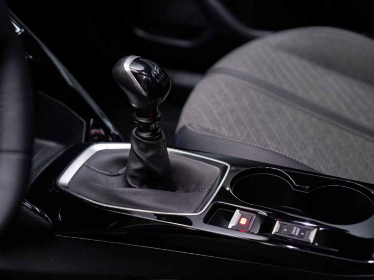 Peugeot 2008 PureTech 100 Allure Branco (27)