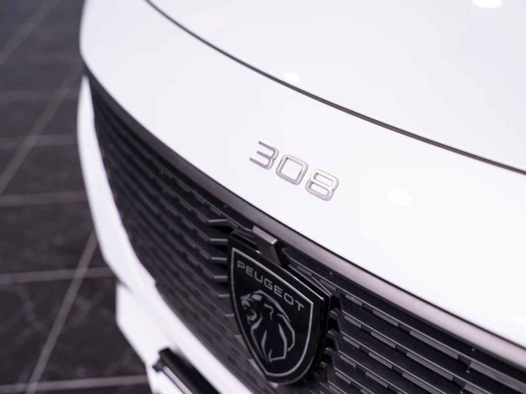 Peugeot 308 1.2 PureTech Allure (12)