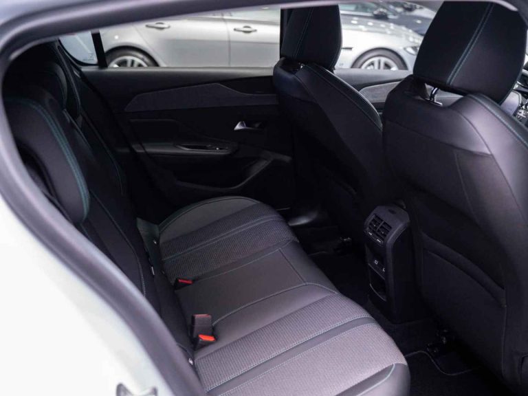 Peugeot 308 1.2 PureTech Allure (18)