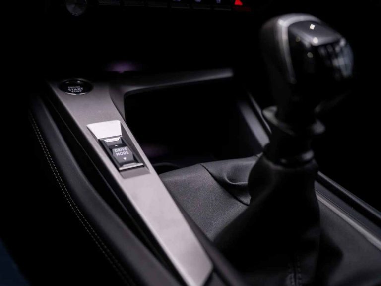 Peugeot 308 1.2 PureTech Allure (23)