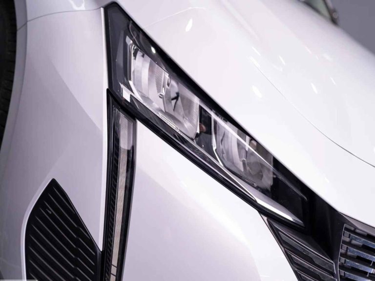 Peugeot 308 1.2 PureTech Allure (4)