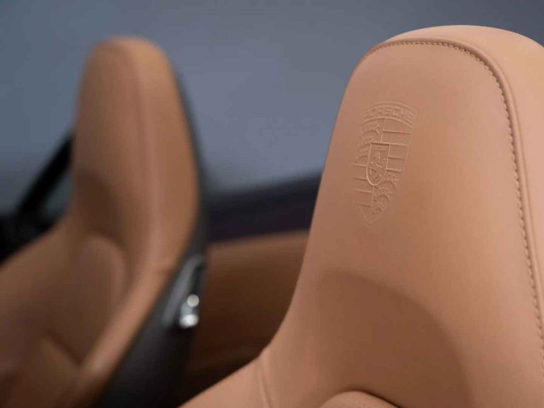 Porsche 911 (1009) Carrera 4 S PDK