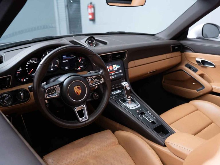 Porsche 911 (1023) Carrera 4 S PDK