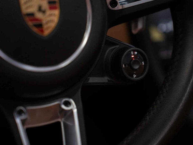 Porsche 911 (1027) Carrera 4 S PDK